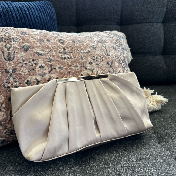 Charming Tailor Clutch Evening Bag in Champagne - Picture 4 of 5